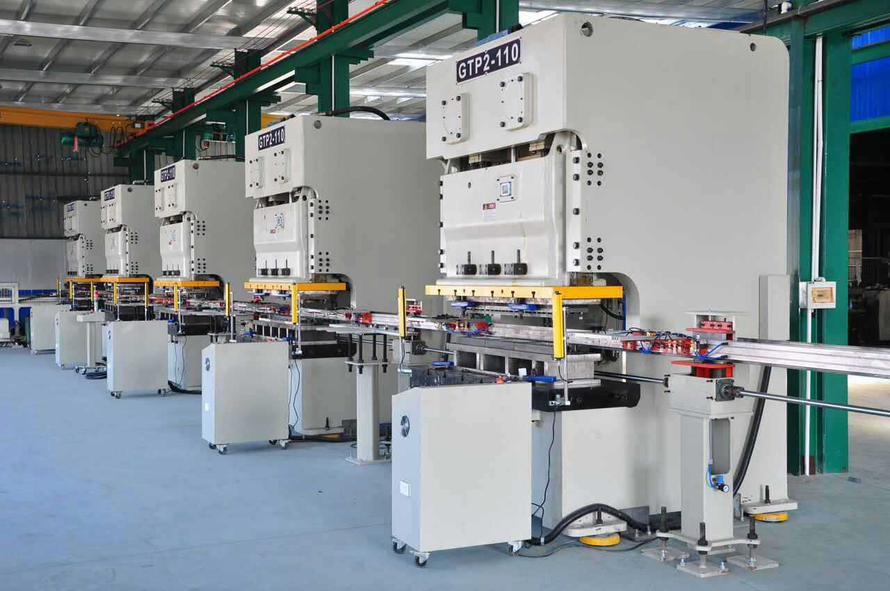 六臺(tái)開(kāi)式雙曲軸沖床連線(xiàn),顯示器背板沖壓線(xiàn)