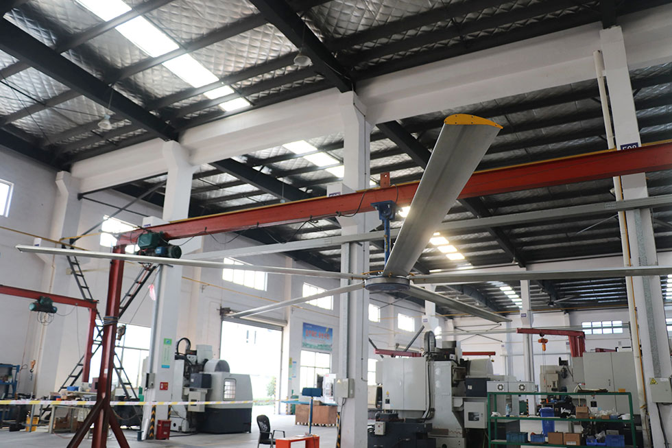 高速?zèng)_床車(chē)間裝吊扇